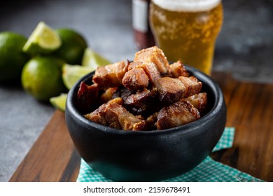Torresmo e Cerveja comida tipica brasileira pork crackle and beer