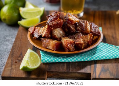 Torresmo e Cerveja comida tipica brasileira pork crackle and beer