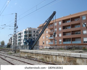 Tortosa (Tarragona, Spain). 04/16/2007. Old crane of the train station