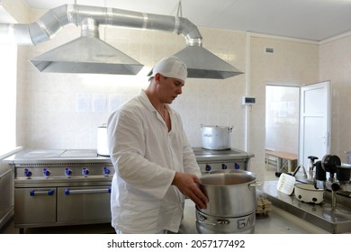 TORZHOK, RUSSIA-MAY 29, 2012:Cook Cooks Food For Prison Hospital Patients