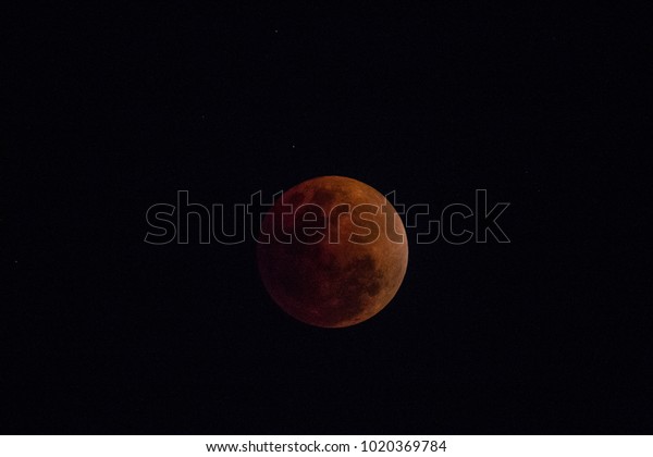 Total Lunar\
Eclipse