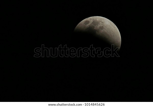A total lunar\
eclipse, eclipse phase 