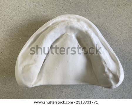 total toothless white plaster model