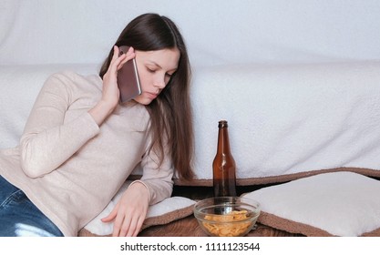 Tough Conversation To Women On The Phone. She Eats Chips.