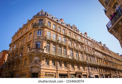 Immeuble Haussmannien Images Stock Photos Vectors Shutterstock