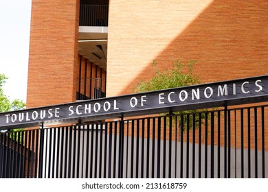 Toulouse , Occitanie , France - 02 20 2022 : Toulouse School Of Economics Text Sign On Facade Entrance College 