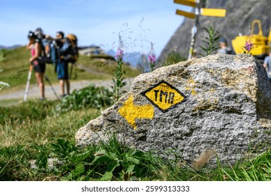 El Tour du Mont Blanc o TMB es uno de los paseos Las más populares de larga distancia en Europa. La ruta pasa por partes de Suiza, Italia y Francia.