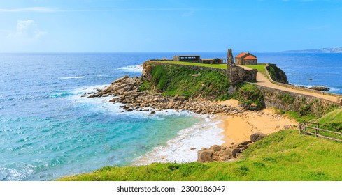 turismo en Galicia - España vista panorámica del océano atlántico y Ermita da Nosa Senora da Lanzada, Sanxenxo