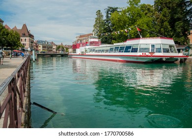 A tourist boat moored in a dock in the city of Annecy.