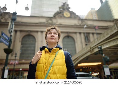 Tourist Woman On The Background Of Grand Central Station Terminal Building Exterior On Spring Day, 42nd Street In Midtown Of Manhattan, New York City. Travel, Tourism, Sightseeing Of Nyc.