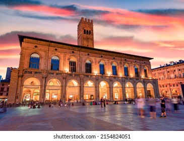 Tourists enjoing beautiful summer evening on main square of City of Bologna with popular historical place - Palazzo Re Enzo. Splendid cityscape of Bologna, Italy. Traveling concept background.