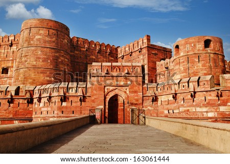 Tourists at entrance to Agra Fort, Agra, Uttar Pradesh, India