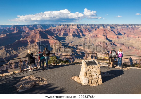 Tourists at
Grand Canyon National Park, Arizona,
USA