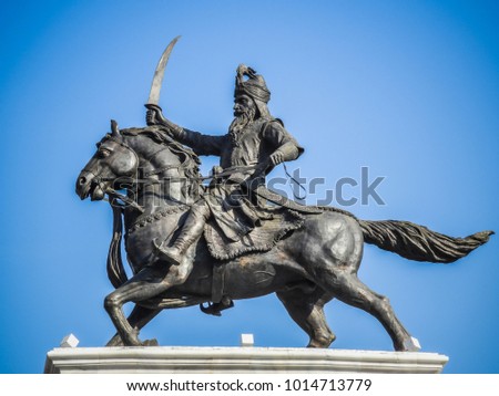 A towering statue of Maharaja Ranjit Singh