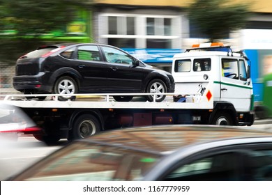 Towing  Truck Car Wrecker In City