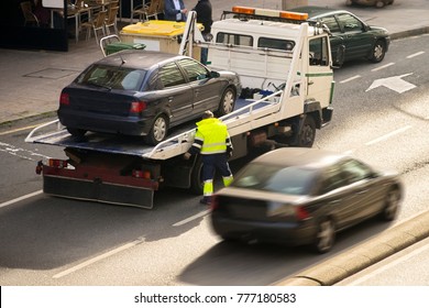 Towing  Truck Car Wrecker In City