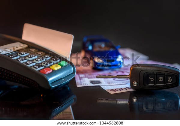Toy car with\
euro and terminal with credit\
card