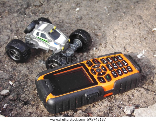 Toy car and\
mobile phone. Armor-piercing\
phone