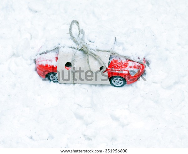 Toy car packed as a gift for artificial snow.view
from above