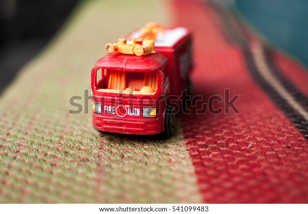 Toy Fire\
Engine