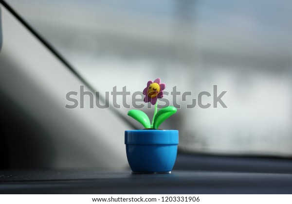 Toy Flower  Solar energy in\
car