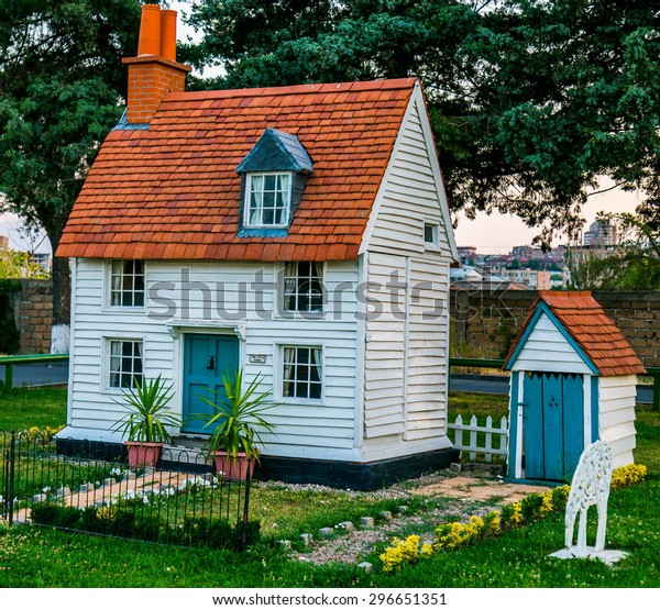 toy garden house