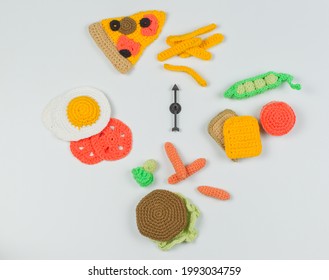 Toy Knitted Food For Teaching Children The Right Eating Habits. Vegetables, Pizza, Meat Patty, Cheese Sandwich. Flatlay On A Light Background.