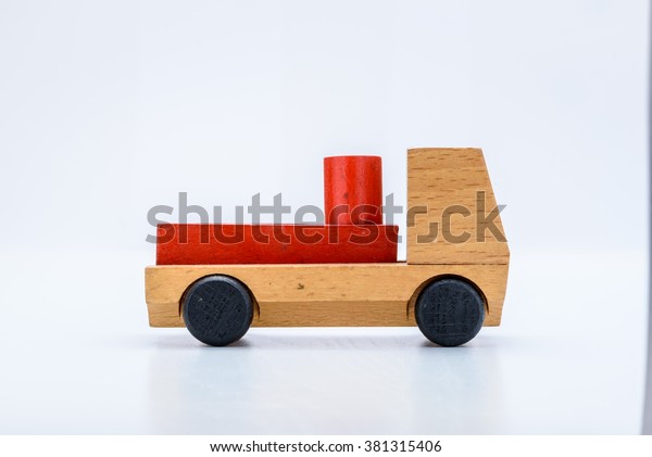 Toy Truck With\
Cargo Side View - Load in\
Front