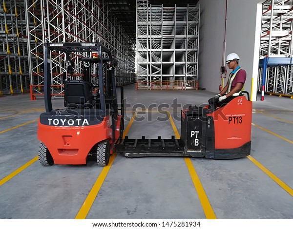 TOYOTA forklift 8fbn25 and\
power pallet truck use for change battery unit. Forklift use\
complet with system racking at sijangkang, selangor,malaysia.\
23.7.2019