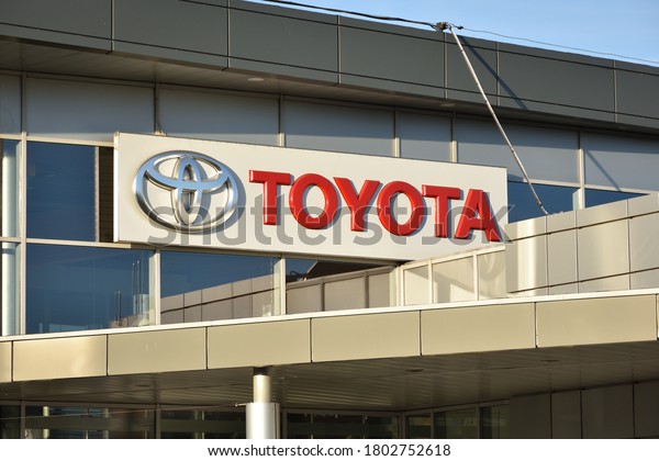 Toyota sign, logo,\
symbol on the facade of the Toyota Okecie building. WARSAW, POLAND\
- AUGUST 20, 2020