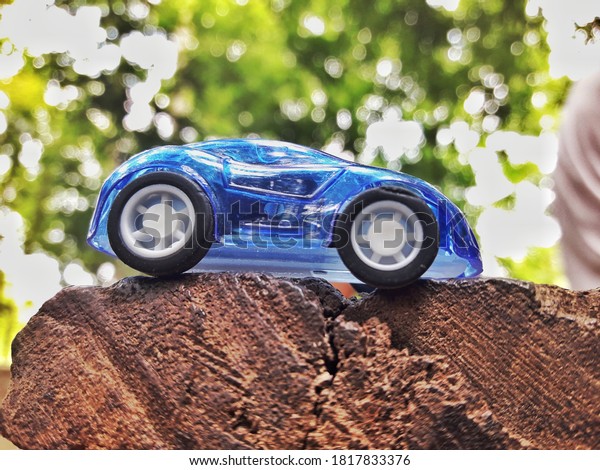 Toys car and the running\
wheels