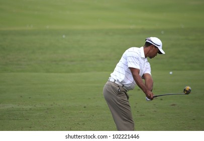 Tiger Woods Swing Images Stock Photos Vectors Shutterstock