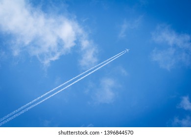 Imágenes Fotos De Stock Y Vectores Sobre Plane Trail Sky