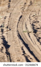 trace of the tire tread