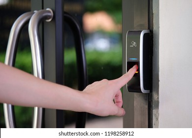 Track Employee Hours Using Biometric Fingerprint Scanner.