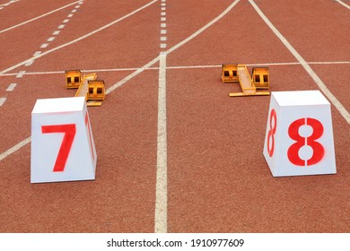 Track numbers and starters on the plastic track on the playground