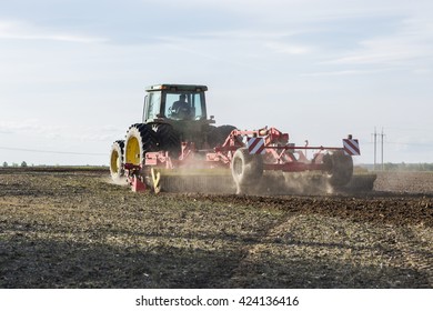 47,862 Tractor plowing in fields Images, Stock Photos & Vectors ...