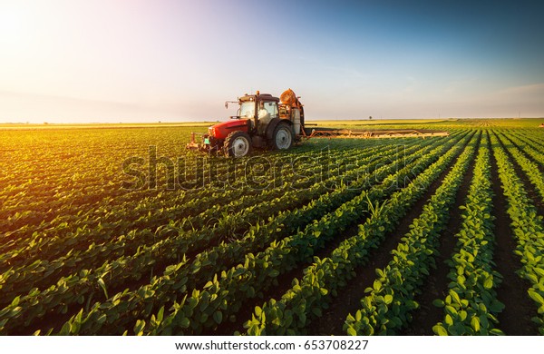 Traktor Raspyleniya Pesticidov Na Soevom Pole Stokovye Izobrazheniya V Hd I Milliony Drugih Stokovyh Fotografij Illyustracij I Vektornyh Izobrazhenij Bez Licenzionnyh Platezhej V Kollekcii Shutterstock Ezhednevno Dobavlyayutsya