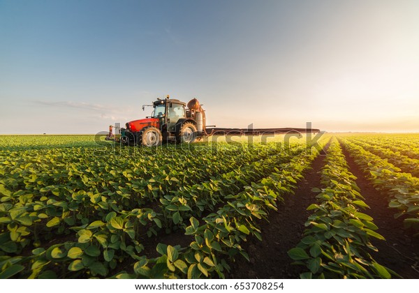 Traktor Raspyleniya Pesticidov Na Soevom Pole Stokovye Izobrazheniya V Hd I Milliony Drugih Stokovyh Fotografij Illyustracij I Vektornyh Izobrazhenij Bez Licenzionnyh Platezhej V Kollekcii Shutterstock Ezhednevno Dobavlyayutsya