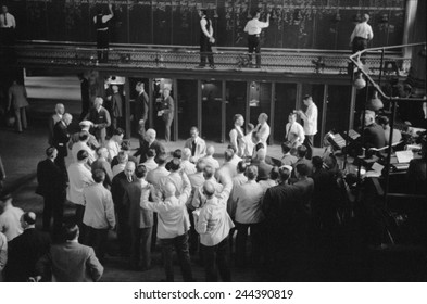 Traders Bidding On Commodity Futures At Minneapolis Grain Exchange Minnesota. September 1939.