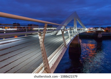 Tradeston Bridge At Night