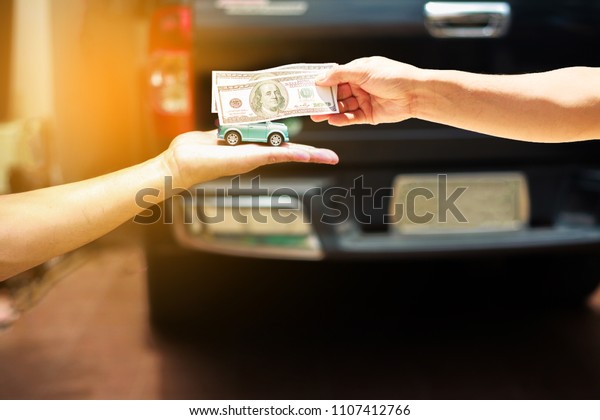 Trading,\
exchange, down payment, buy car, dollar in\
hand
