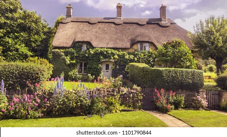 Traditional Ancient English Cottage House In Cotswolds With Beautiful Garden.