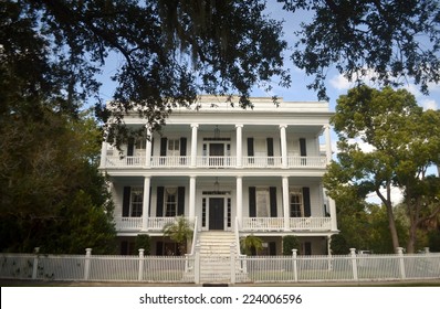 A Traditional Antebellum Mansion in Low Country South Carolina 