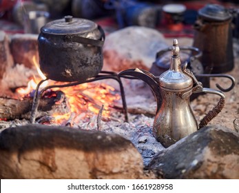 Traditioneller Bettwäsche-Tee in der Wüste des Wadi Rum, Jordanien
