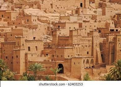 Traditional berber clay ksar kasbah Ait Ben Haddou in Sahara desert, Morocco. This place is famous for being used as film set for many Hollywood movies.