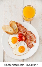 Traditional  Breakfast Eggs With Bacon