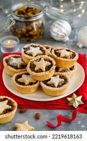 
Traditional British Fruit Mince Pies On A Plate. Christmas Dessert. Selective Focus