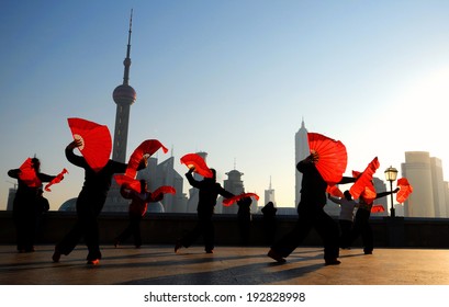 Traditional Chinese dance with fans.