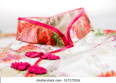 Traditional Chinese Dress(qi Pao) With White And Red Color. Collar Close-up.